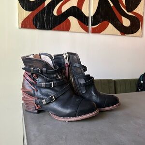 Crue - Stylish Black Leather Ankle Boots